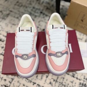 Gucci Women's Pink and White Sneakers